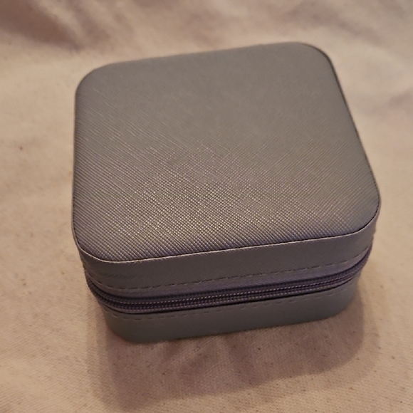 Gray Square Travel Jewelry Box - Picture 1 of 3